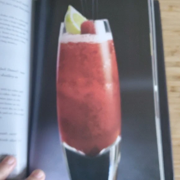 Hamlyn cocktail book - Picture 4 of 5